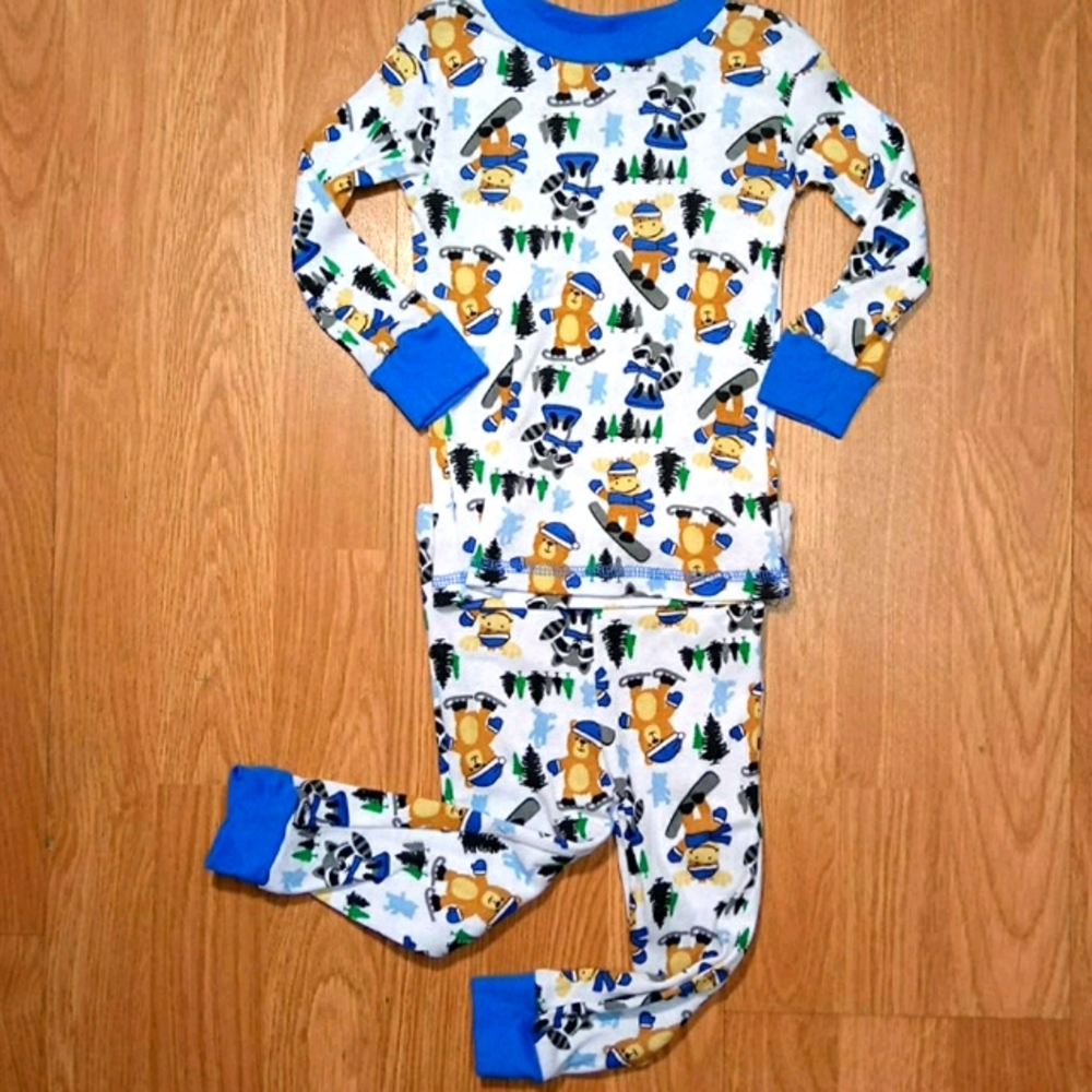 NWT 2-Piece Baby Set (18M) | Snowboarding Bear & Reindeer Print